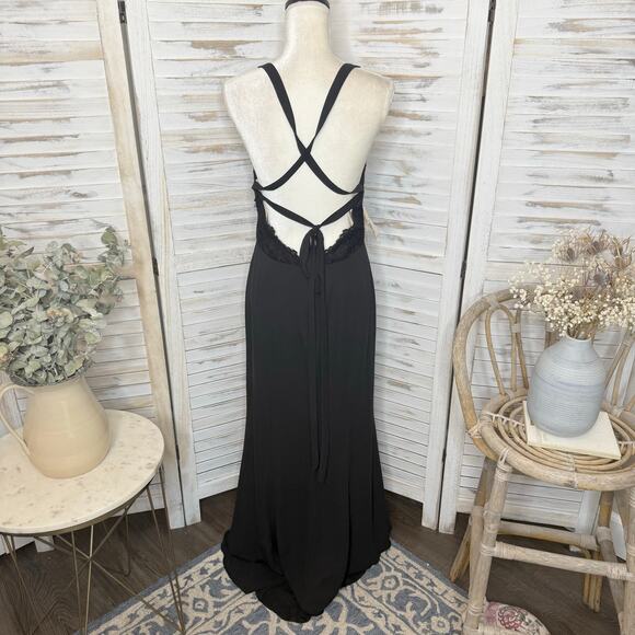 FAME and PARTNERS NWT Women's Size 10 Black Back Lace Tulip Maxi Sexy Gown Event - Picture 6 of 16